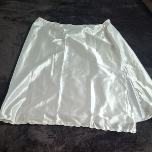 Dainty Ivory Slip- W Sz Medium